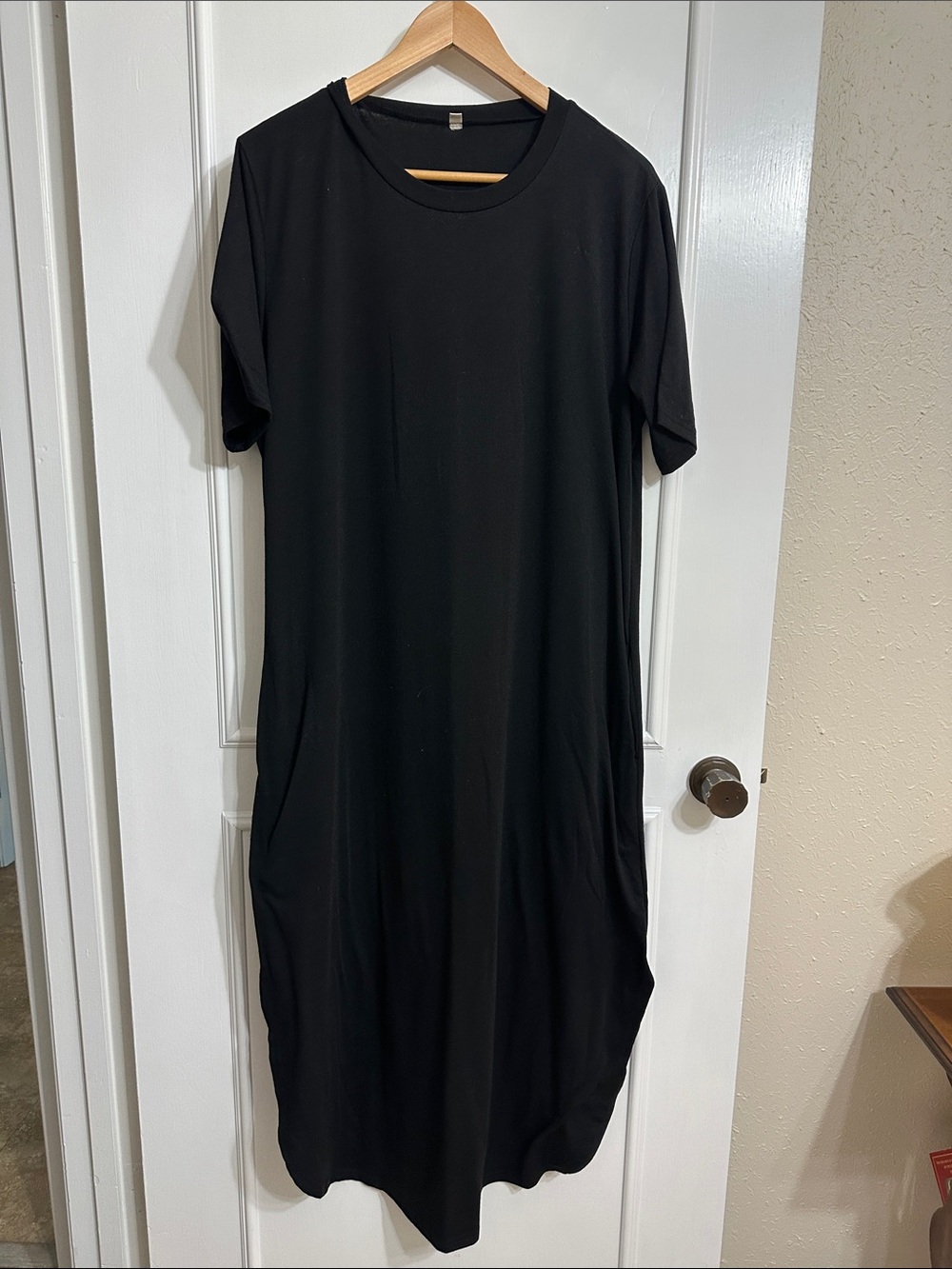 Classic Black Short-Sleeve Midi Dress size 2XL